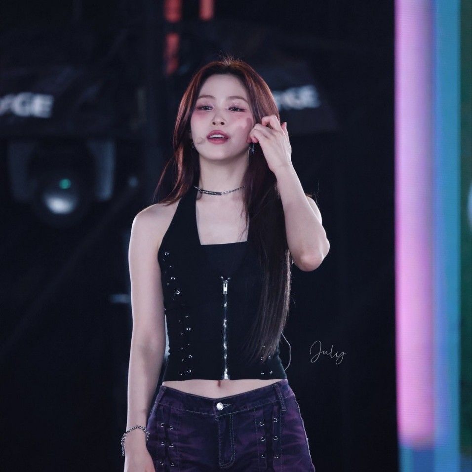 Behind-the-scenes cut of Ryujin (ITZY)