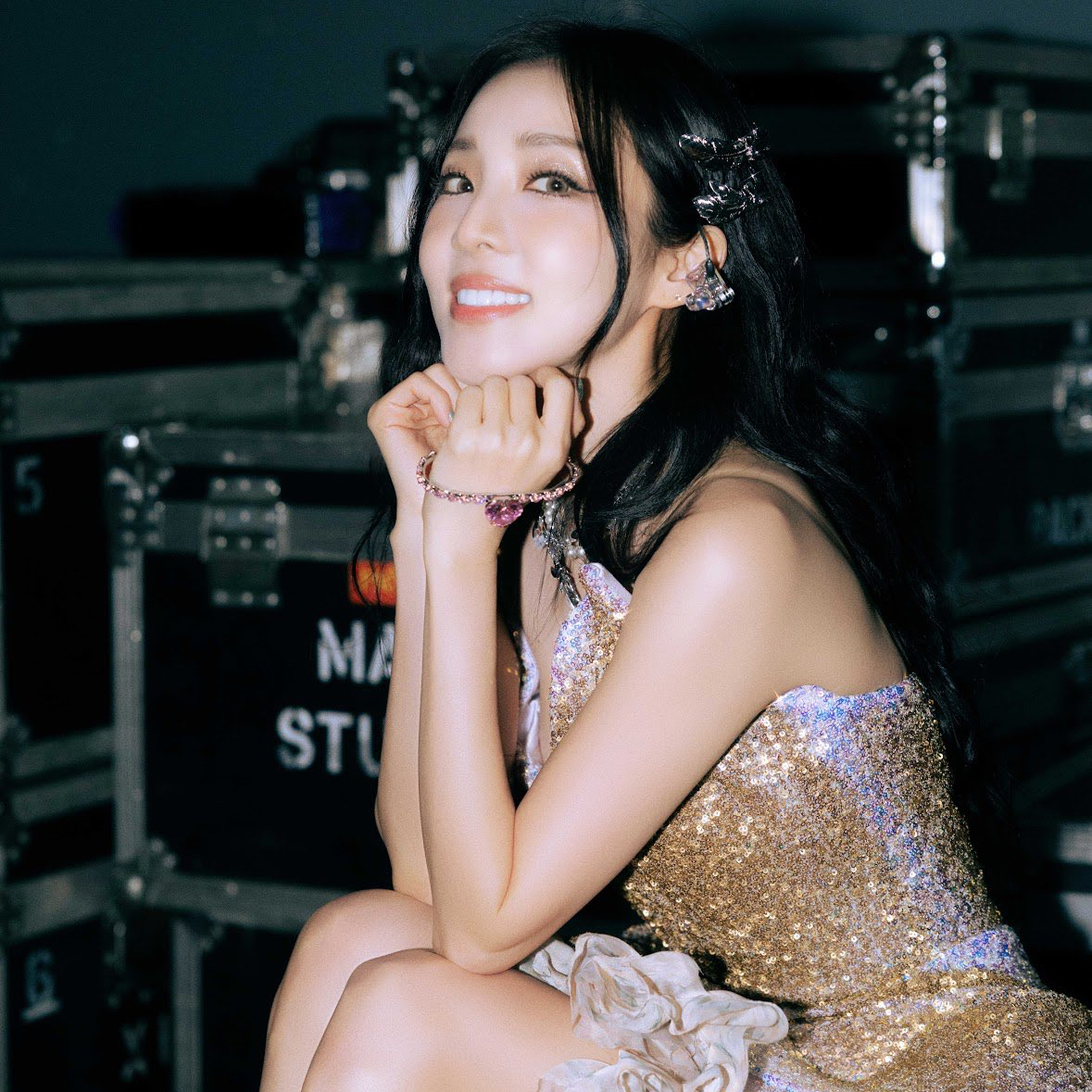 Behind-the-scenes cut of Sandara Park (2NE1)