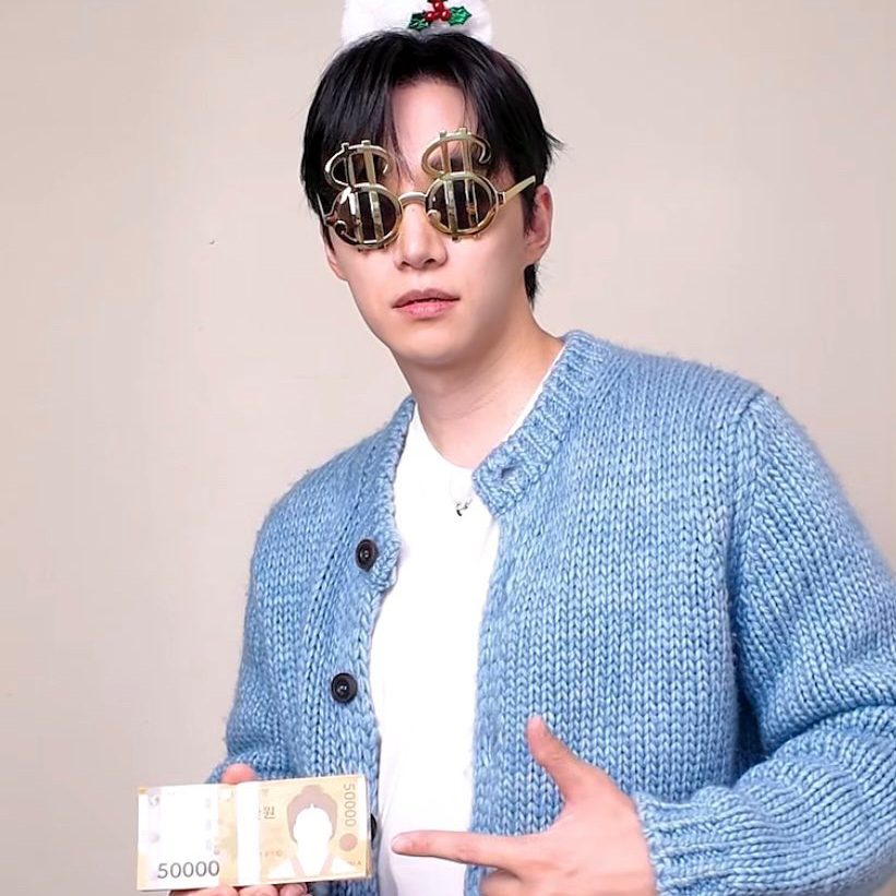 Latest photo of Junho (2PM)