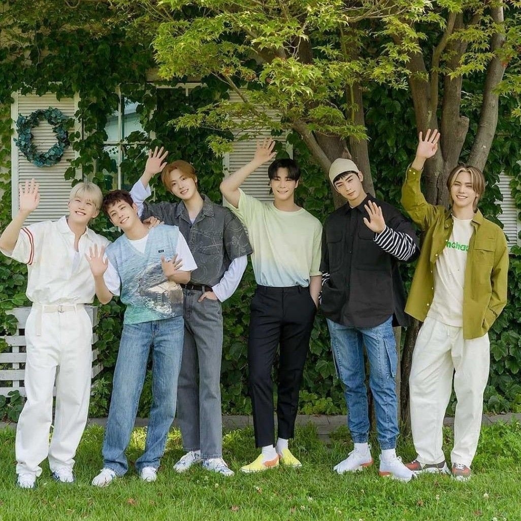 아스트로의 최신 사진