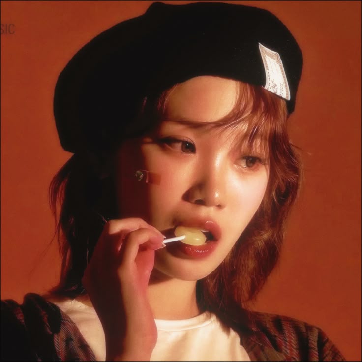 A moment captured by Kim Chaewon (LE SSERAFIM)'s fan