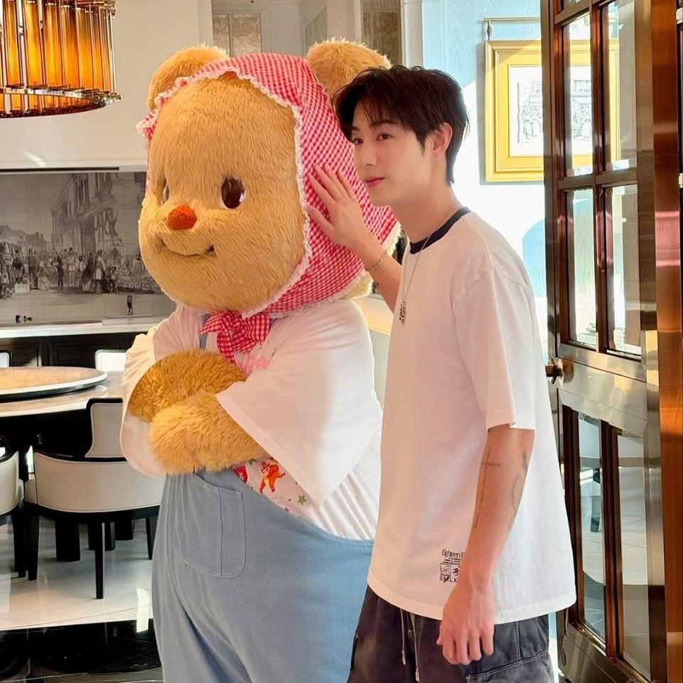 Behind-the-scenes cut of Mark (GOT7)