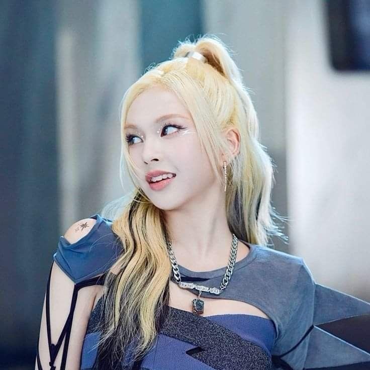 Behind-the-scenes cut of Chiquita (BABYMONSTER)