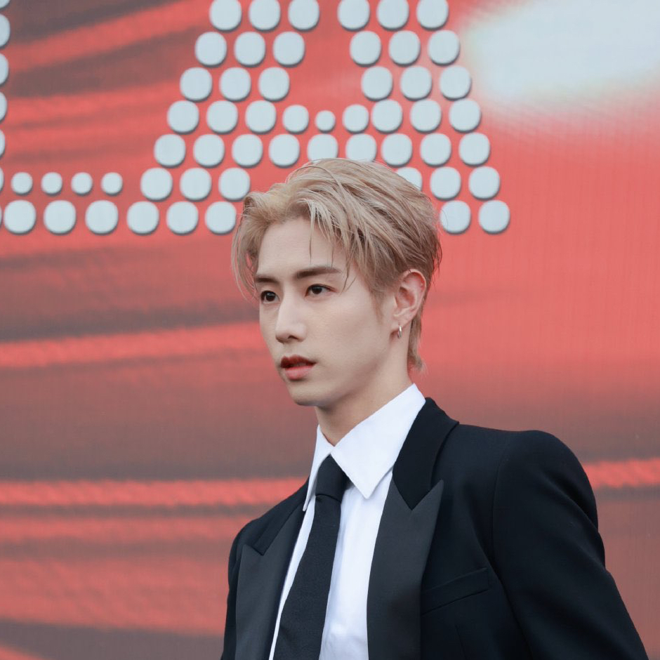 Behind-the-scenes cut of Mark (GOT7)