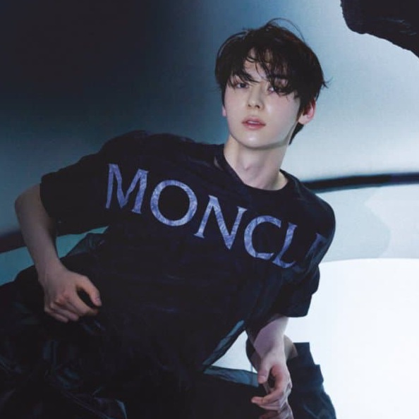 황민현 최근 활동샷
