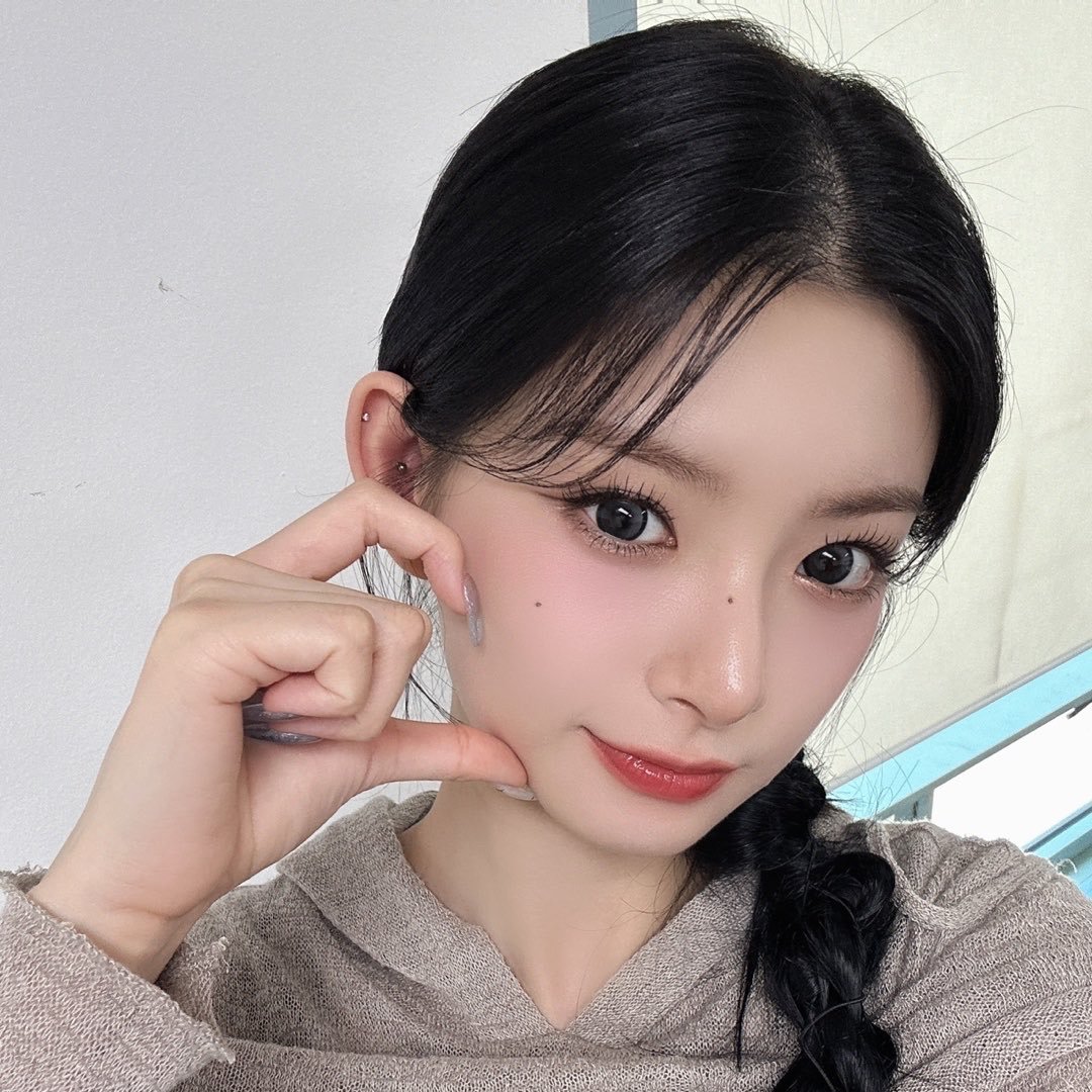 Latest photo of Yiren (EVERGLOW)