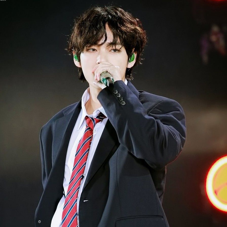 뷔 (방탄소년단)의 비하인드 컷