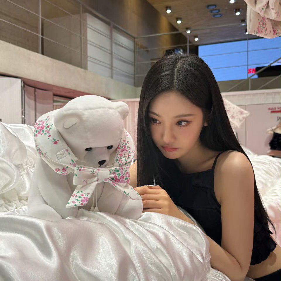 Behind-the-scenes cut of Ningning (aespa)