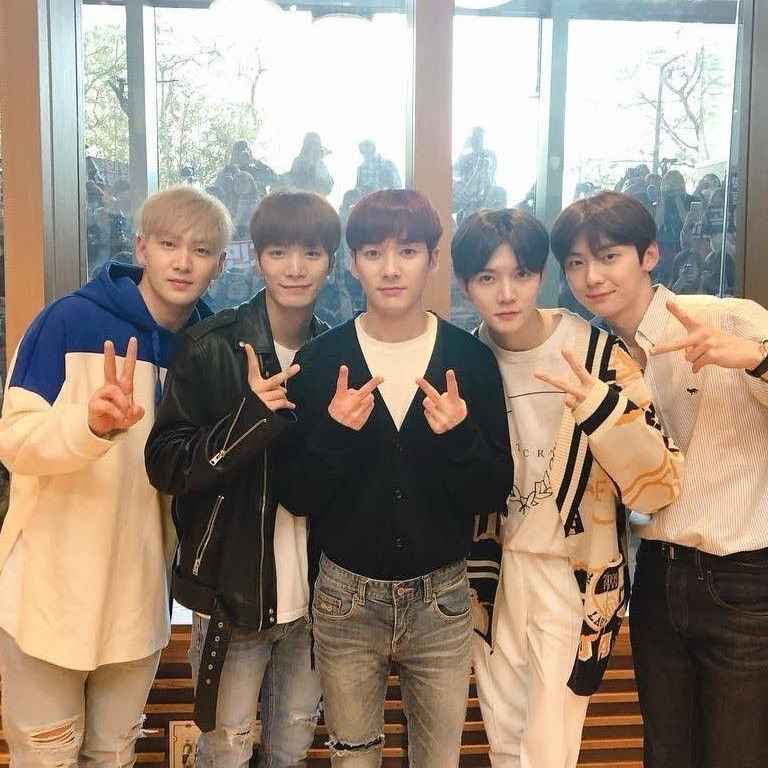 A moment captured by NU'EST's fan