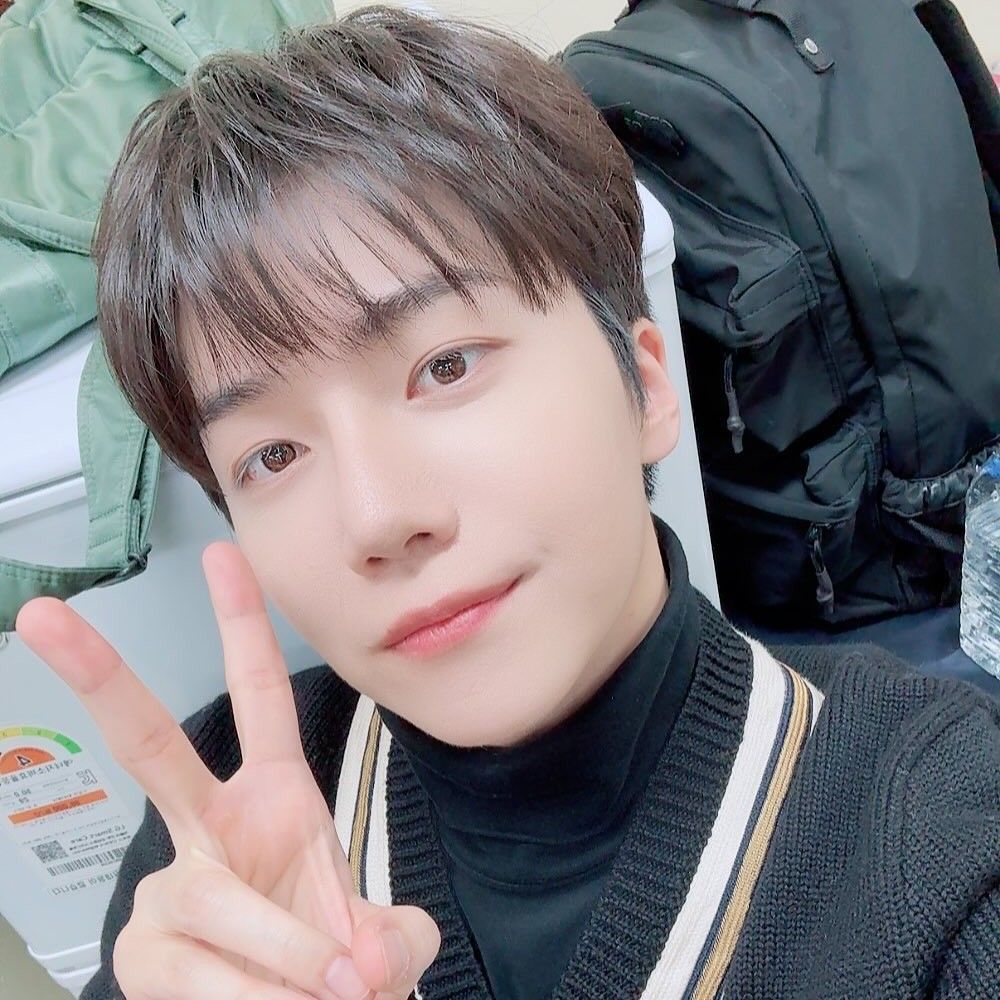 Recent activity shot of Jinho (PENTAGON)