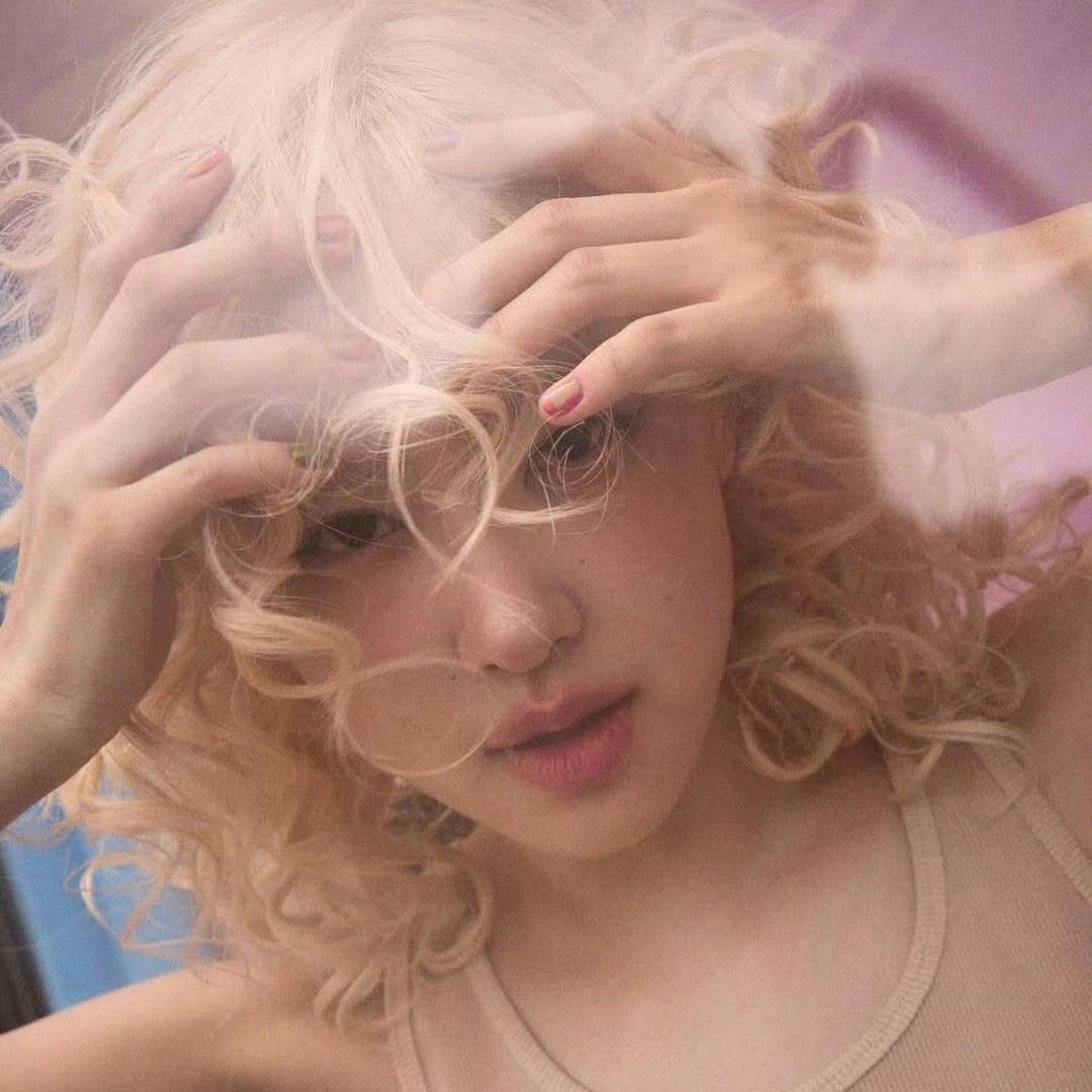 ROSÉ (BLACKPINK)的最新照片