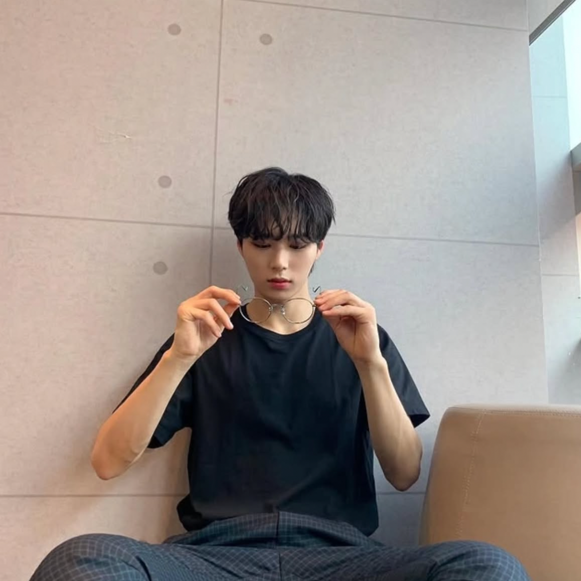 Behind-the-scenes cut of Kim Junseo (ALPHA DRIVE ONE)