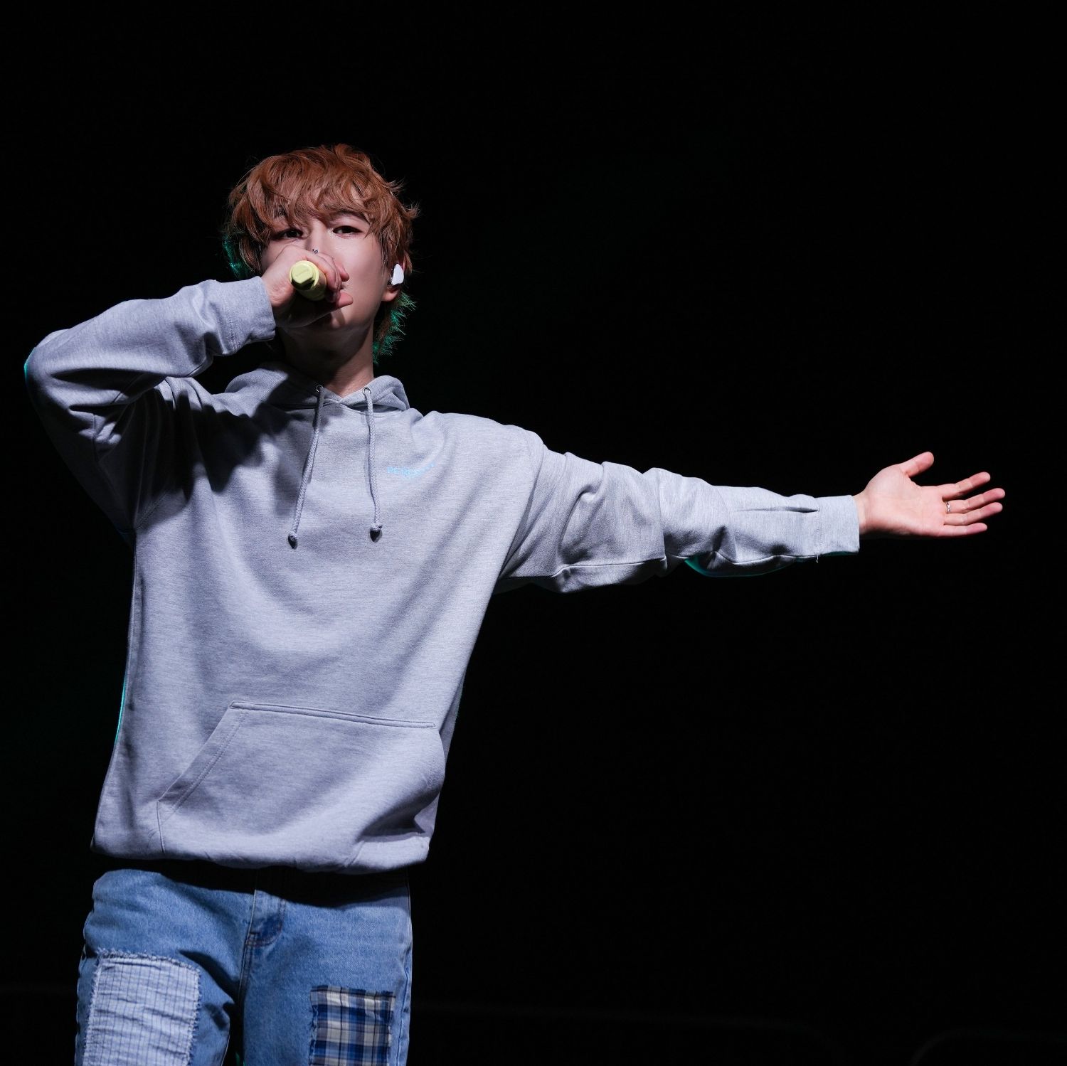 A moment captured by Onew (SHINee)'s fan