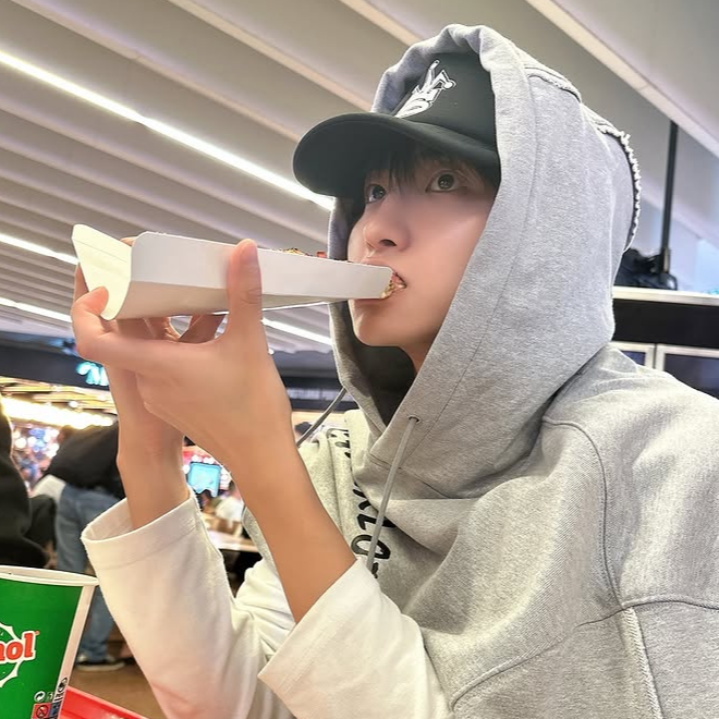 星和 (ATEEZ)的最新活动照片