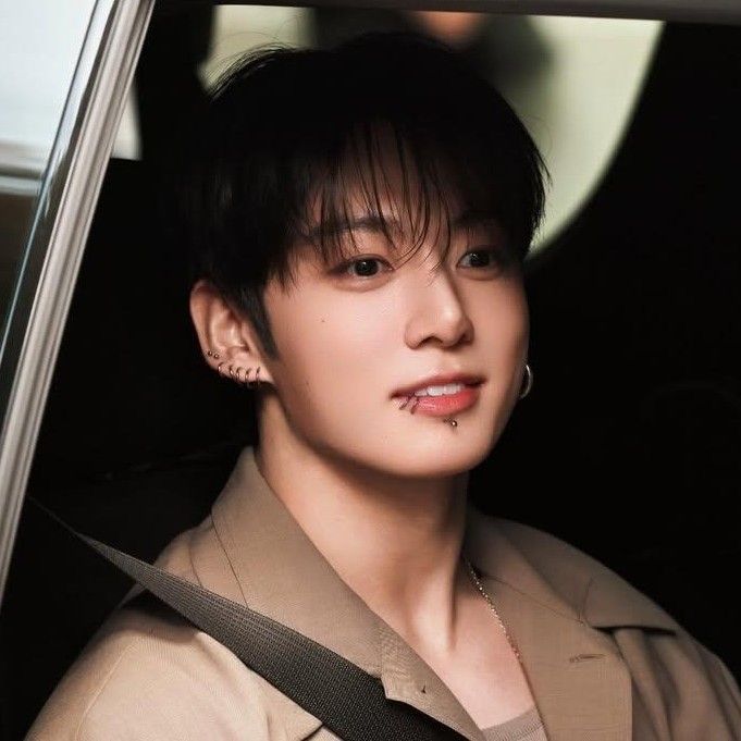 Latest photo of Jungkook (BTS)
