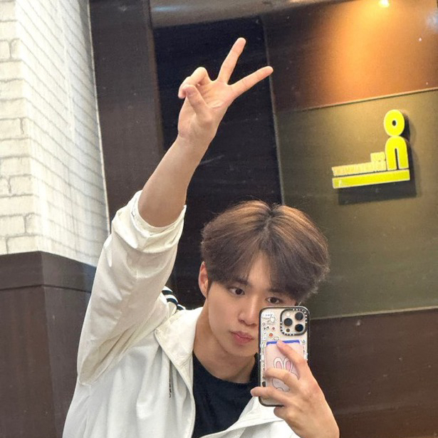 Latest photo of Kim Junseo (WEi)