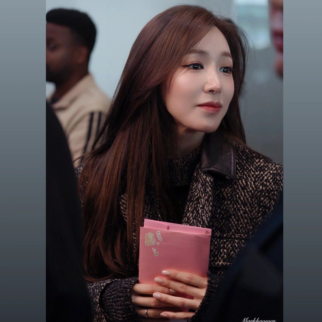 A moment captured by Tiffany Young (Girls' Generation)'s fan
