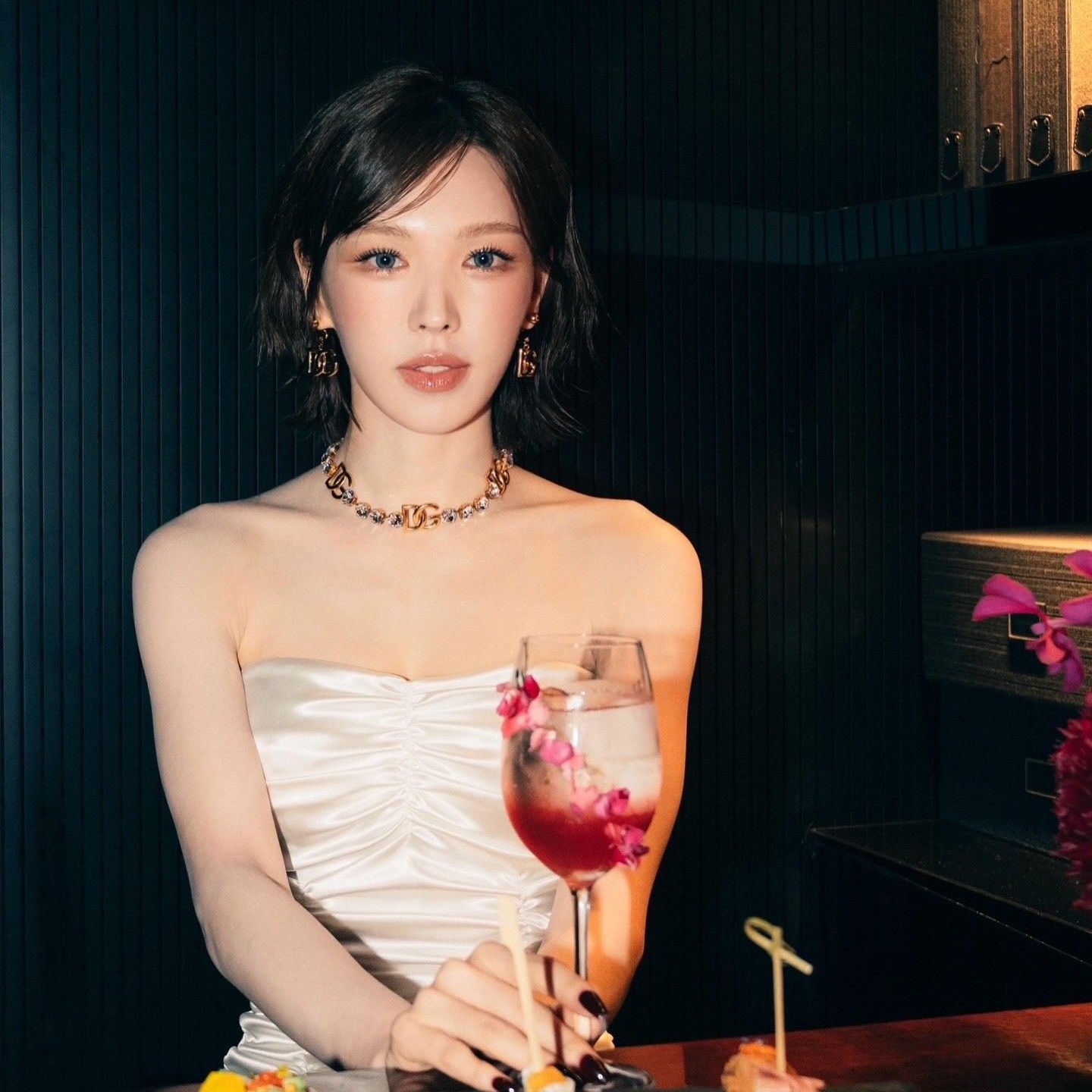 Behind-the-scenes cut of Wendy (Red Velvet)