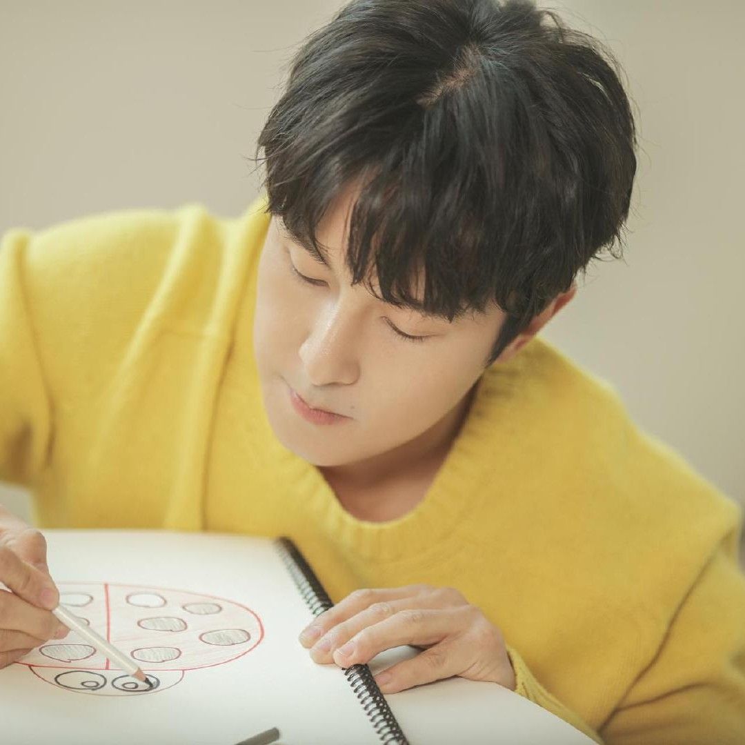 Behind-the-scenes cut of Kim Dongwan (SHINHWA)