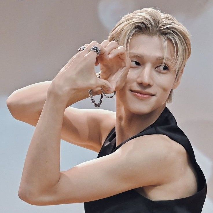友榮 (ATEEZ)的最新照片