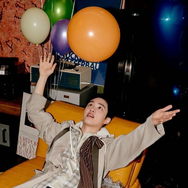 Momen yang diabadikan oleh penggemar D.O. (EXO)