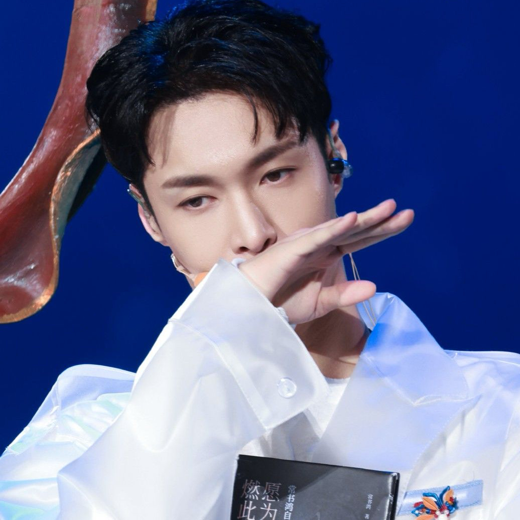 Recent activity shot of Lay (EXO)