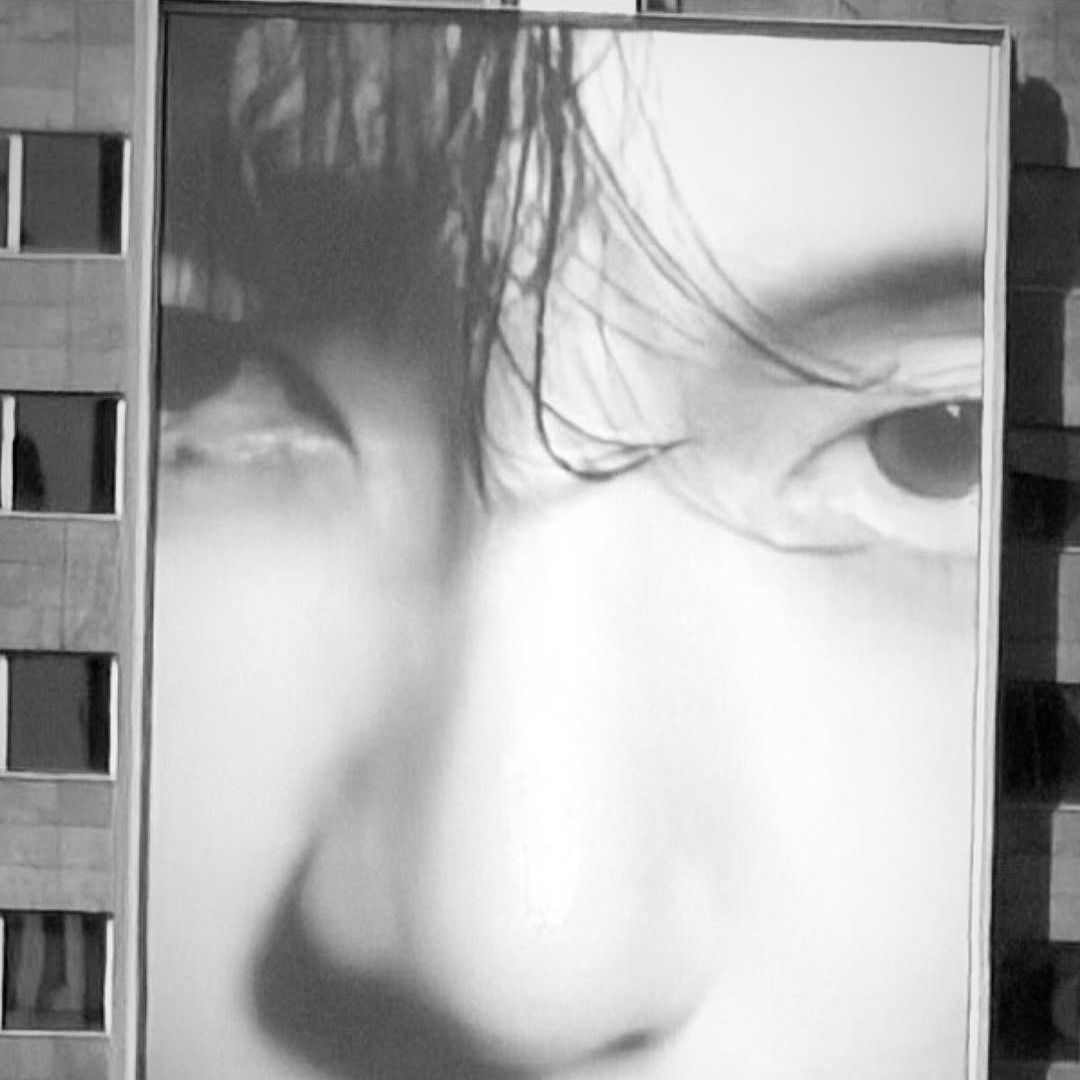 Behind-the-scenes cut of V (BTS)