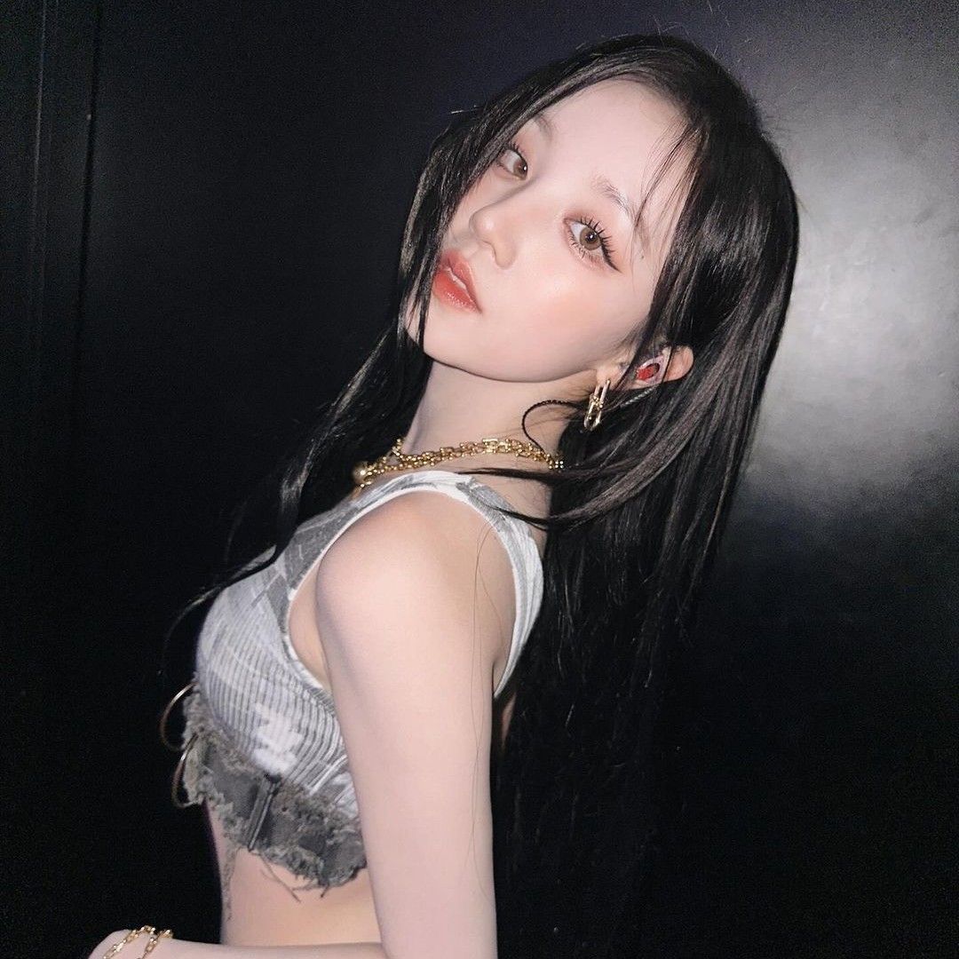 Potret di balik layar Yuqi (i-dle)