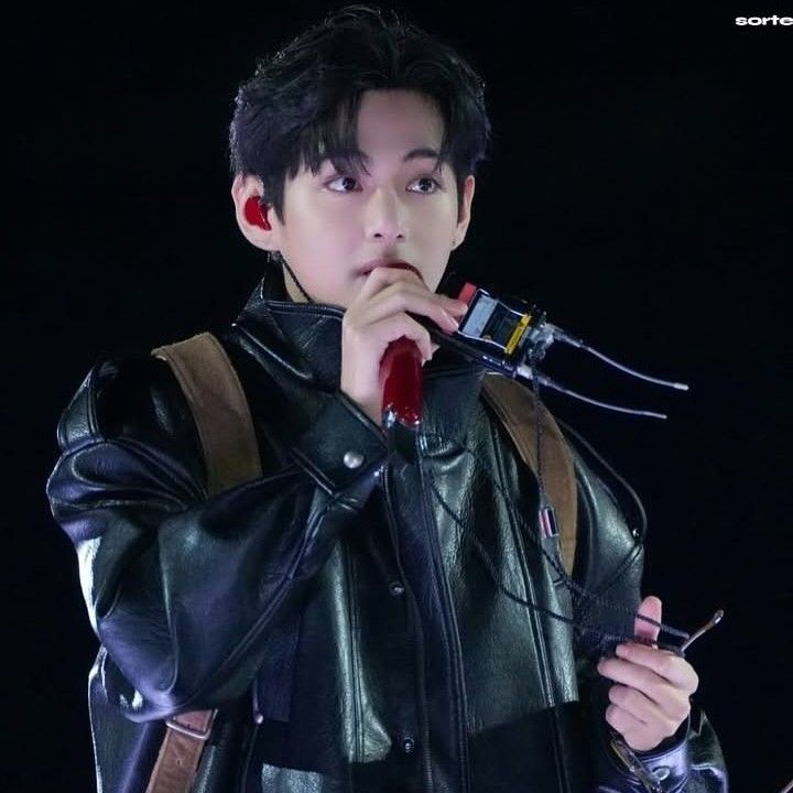 A moment captured by V (BTS)'s fan