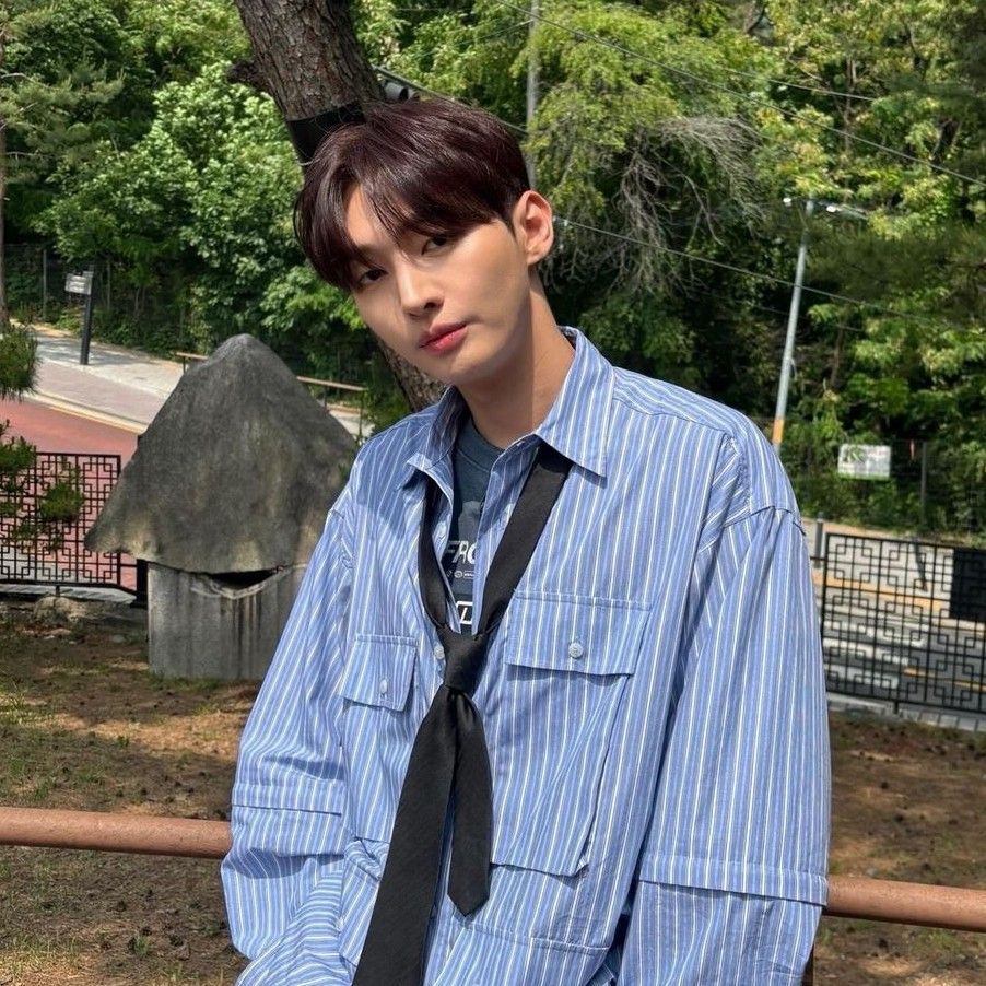 Behind-the-scenes cut of Yoon Jisung