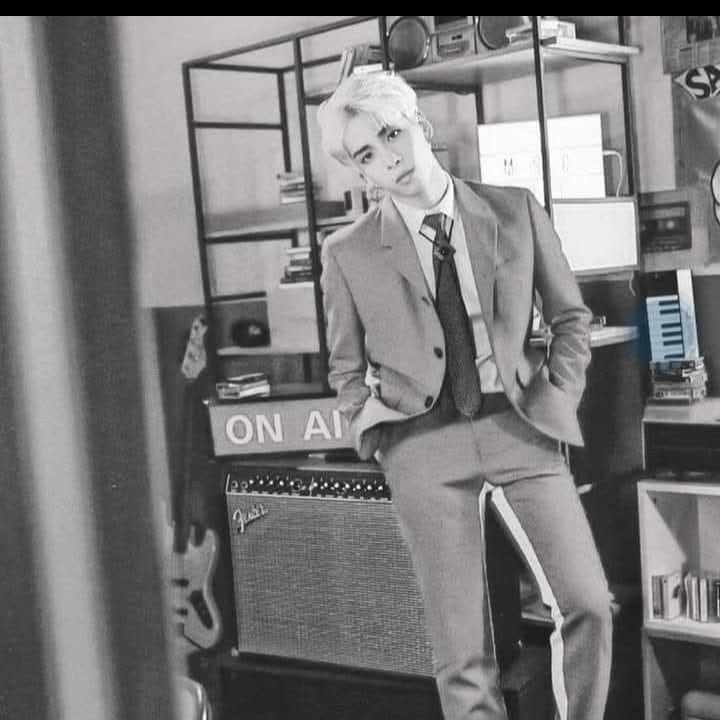 Behind-the-scenes cut of Jonghyun (SHINee)