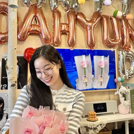 Behind-the-scenes cut of Dahyun (TWICE)