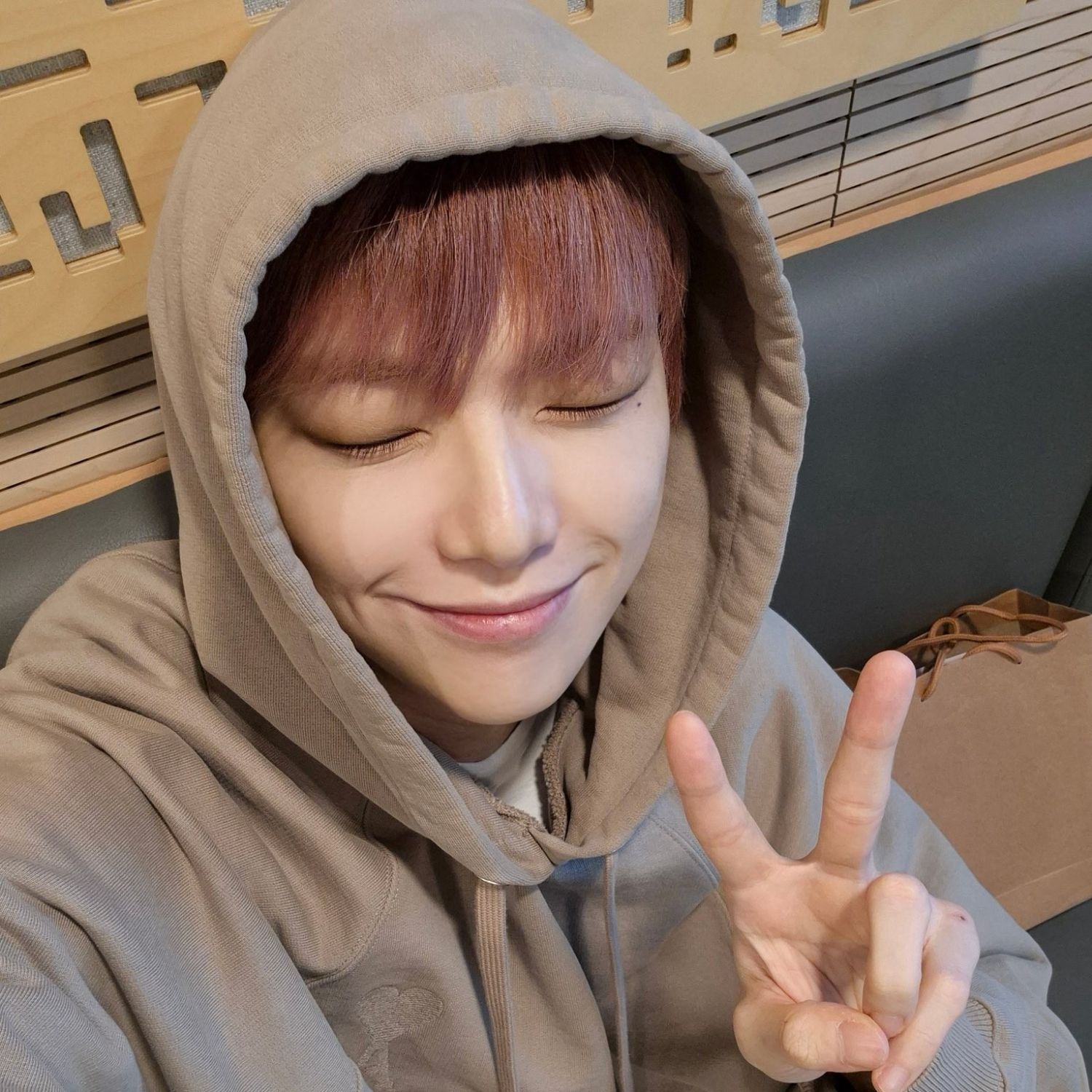 Behind-the-scenes cut of Kang Daniel