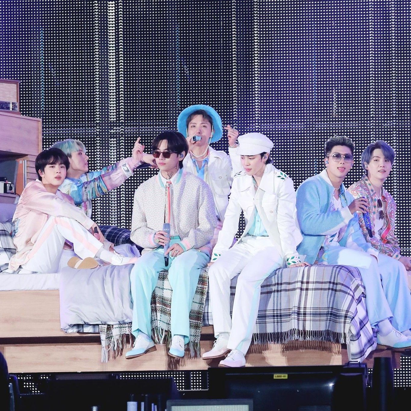 Behind-the-scenes cut of BTS