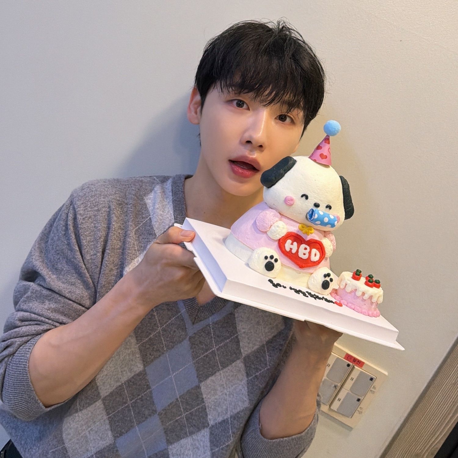 Recent activity shot of Jeon Woong (AB6IX)