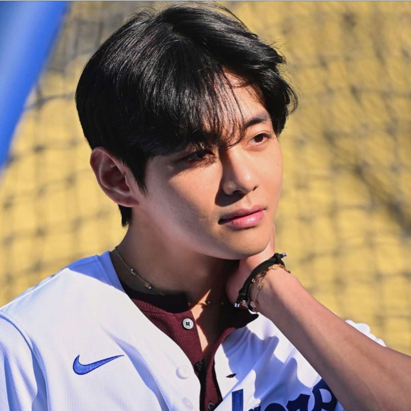 뷔 (방탄소년단)의 최신 사진