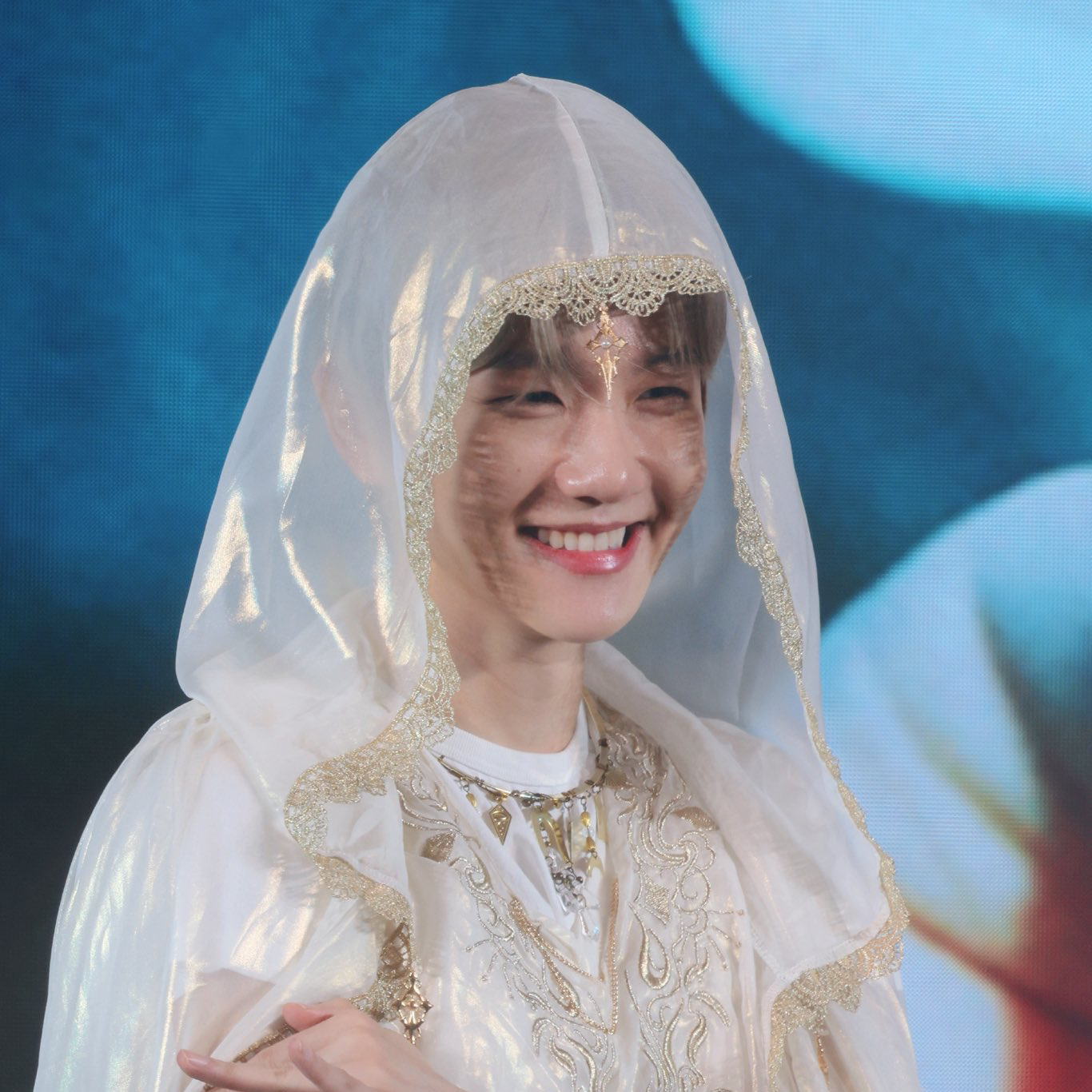 Behind-the-scenes cut of EXO