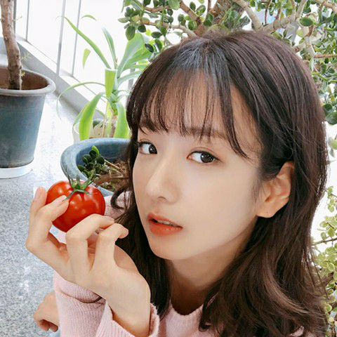 Foto terbaru Yoon Bomi (Apink)