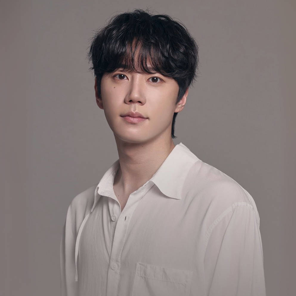 Behind-the-scenes cut of Lee Junyoung