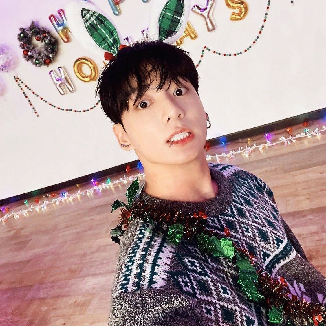 Foto aktivitas terbaru Jungkook (BTS)