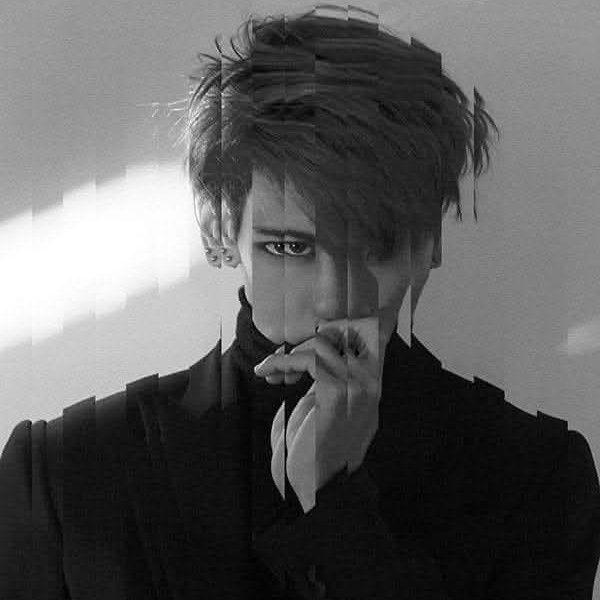 A moment captured by Jonghyun (SHINee)'s fan