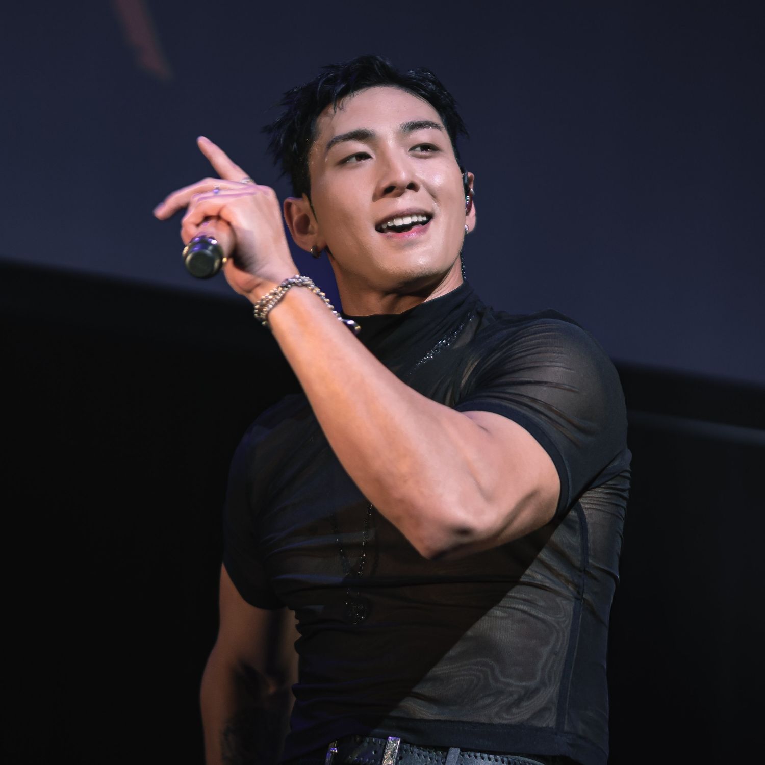 Behind-the-scenes cut of Baekho