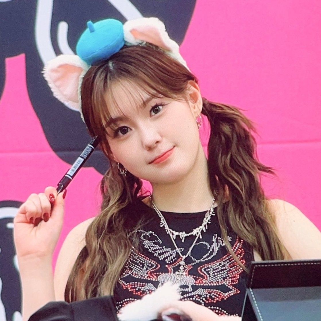 Recent activity shot of Kim Chaehyun (Kep1er)