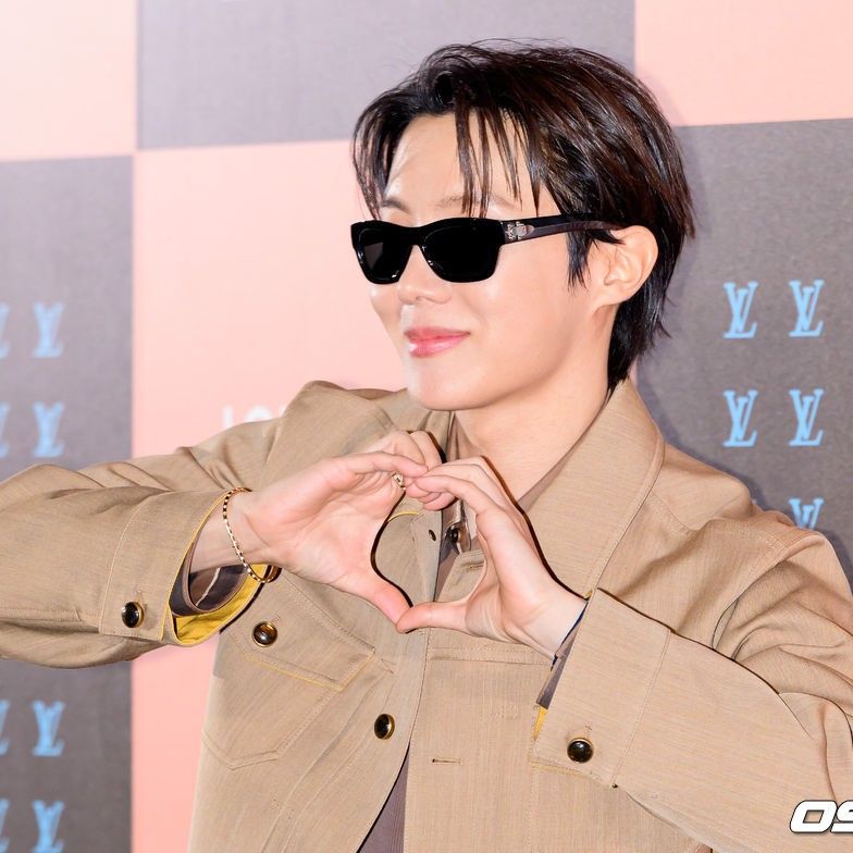 제이홉 (방탄소년단)의 최신 사진