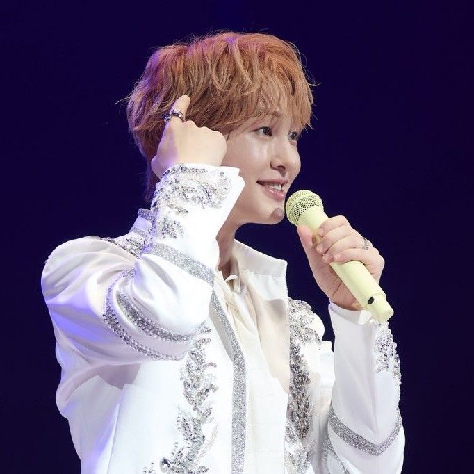 Behind-the-scenes cut of Onew (SHINee)