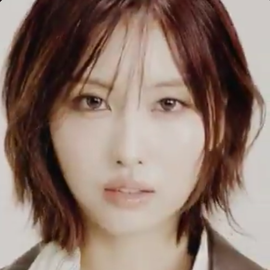 Foto terbaru Momo (TWICE)