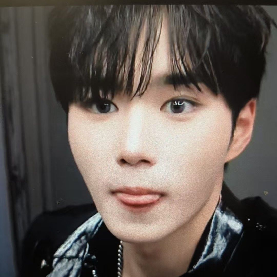 Behind-the-scenes cut of Kim Junseo (ALPHA DRIVE ONE)