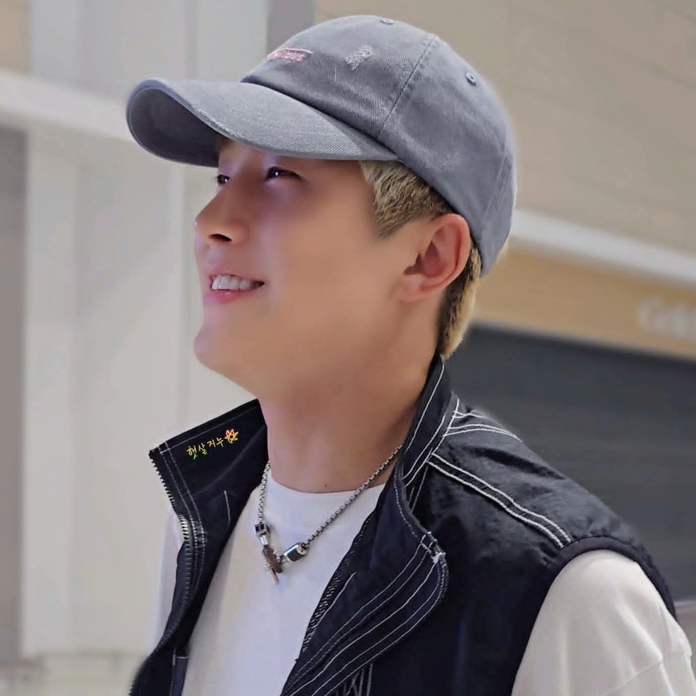 Latest photo of Jinjin (ASTRO)