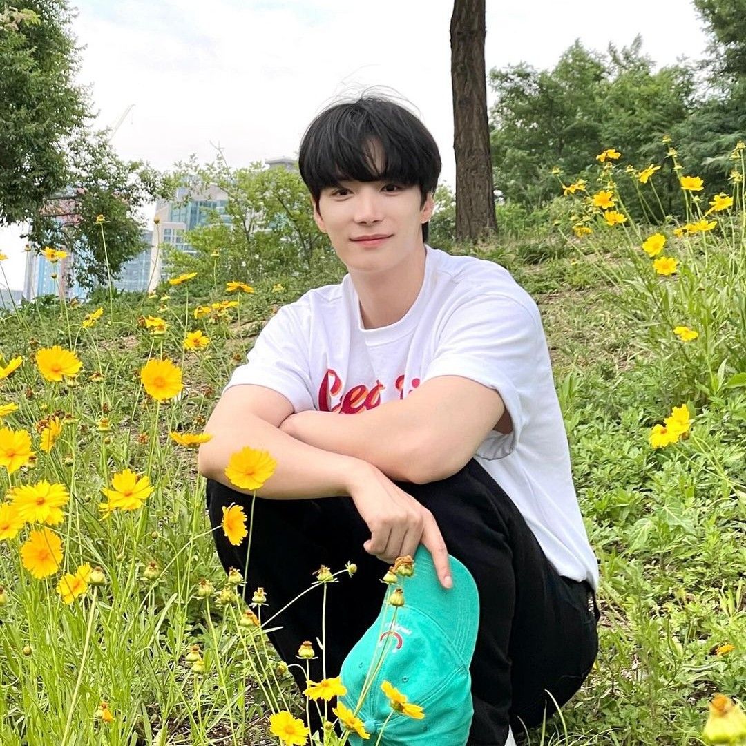 A moment captured by Kim Jonghyeon's fan