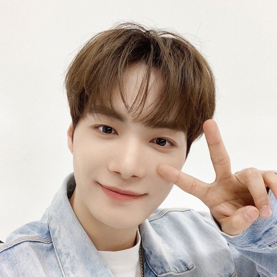 Behind-the-scenes cut of Kim Jonghyeon